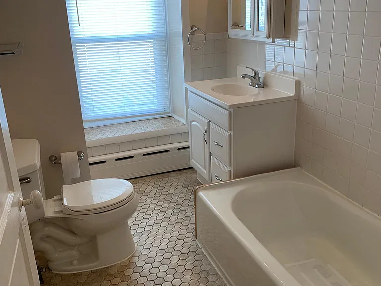 18 S Monroe St #B2 — Photo 8