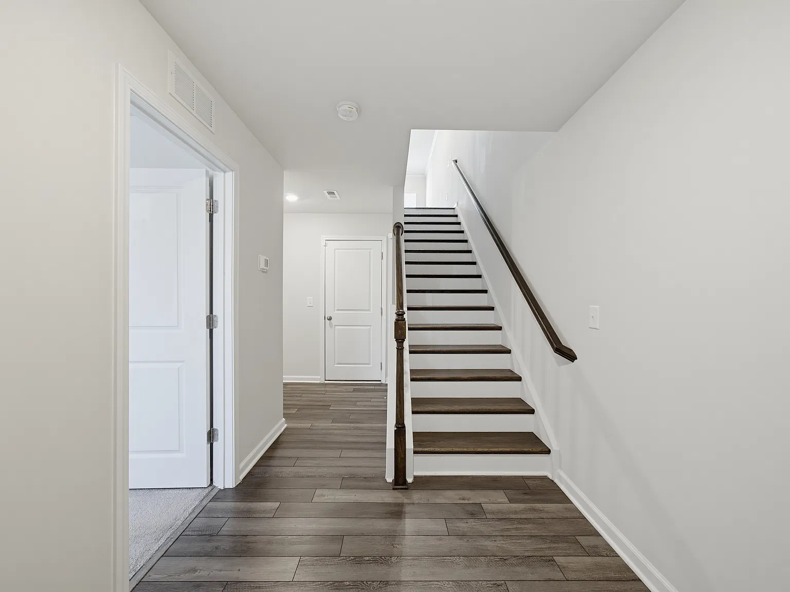 102 Maple Grove Ln — Photo 3