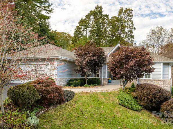501 Candlewood Ln, Flat Rock, NC 28731