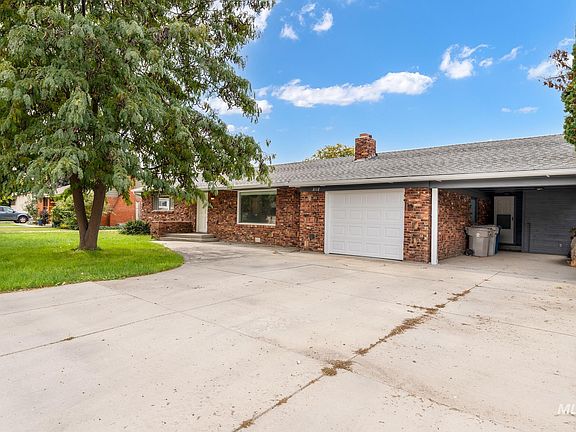 3rd image of 2112 Crescent Dr