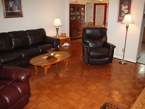 5th image of 9 Dillon Dr