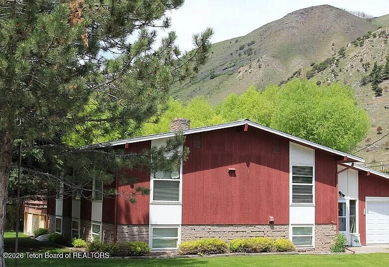 1st image of 365 Flat Creek Dr