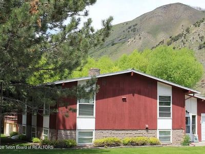 365 Flat Creek Dr, Jackson, WY, 83001