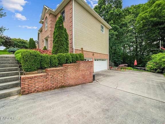 3rd image of 1223 Hearthstone Ln
