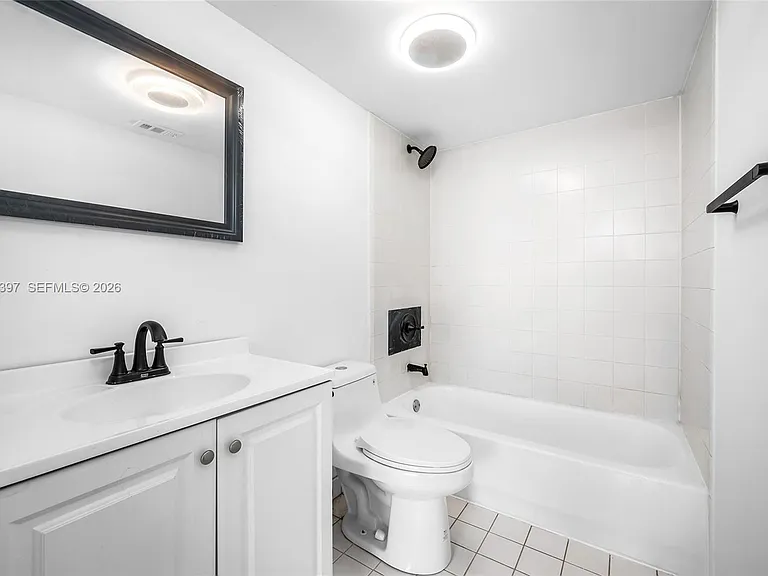 1010 NW 11th St #507 — Photo 11