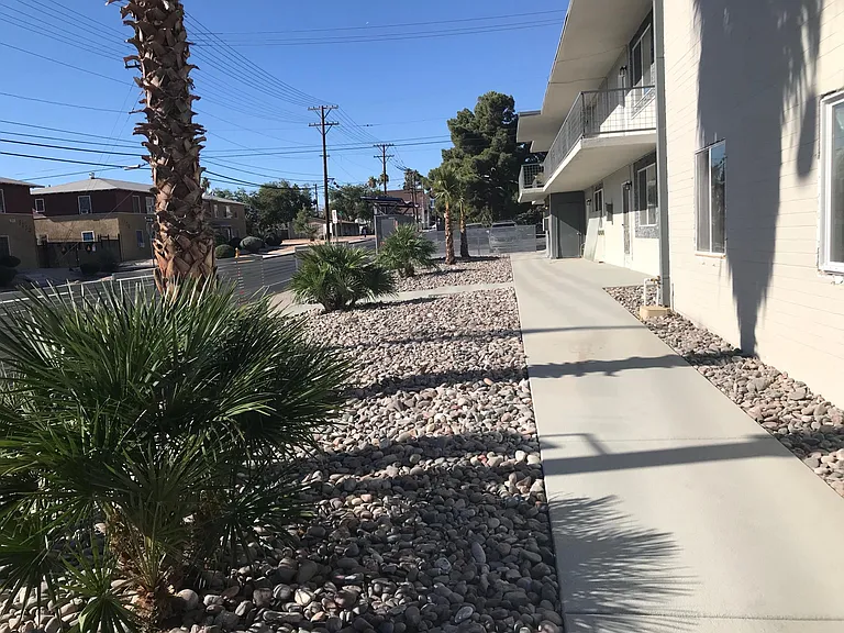 1114 E Clark Ave — Photo 11