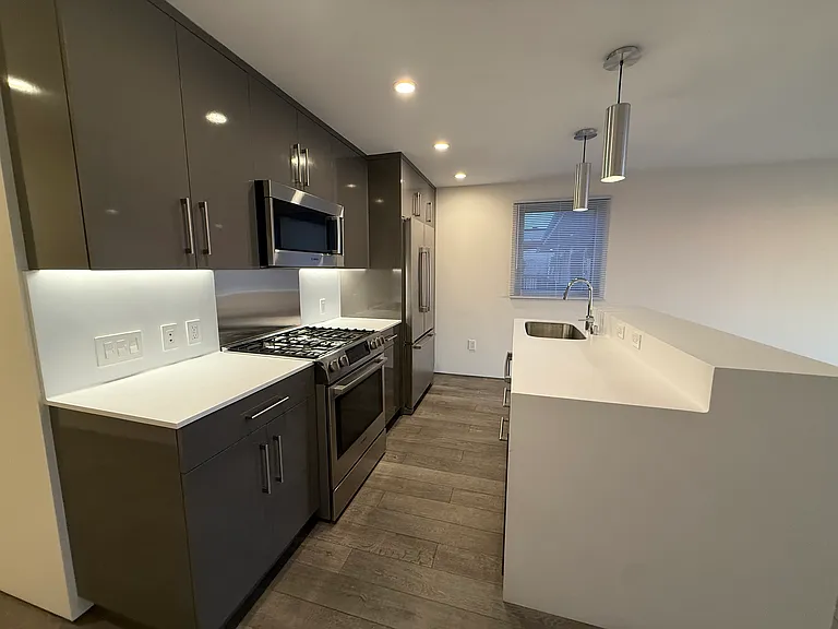 1309 S Ocean Front Walk #A — Photo 19