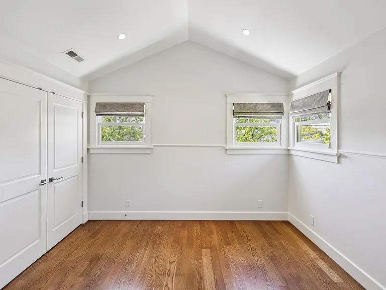 1517 Howard Ave — Photo 42