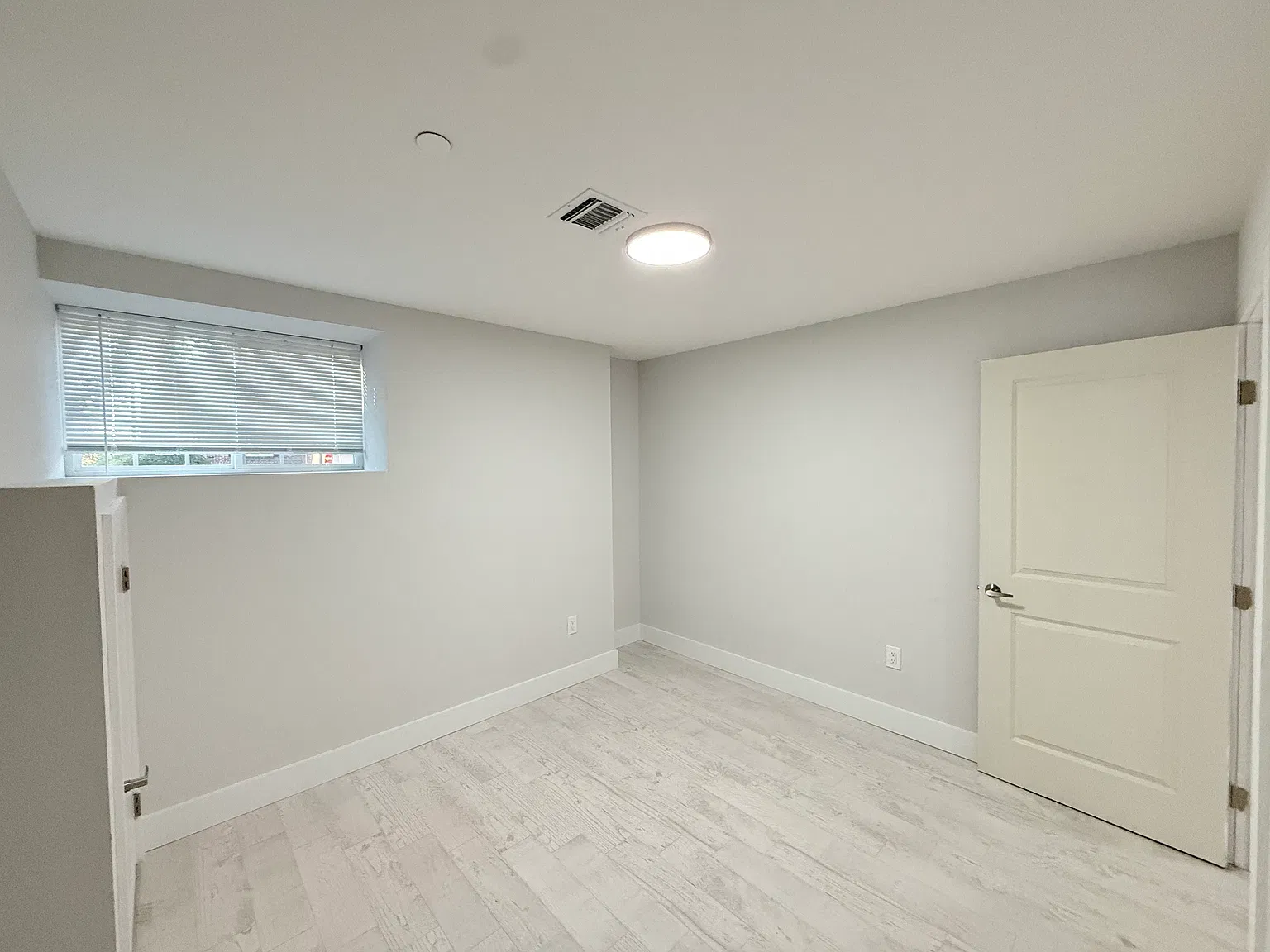 1 bed, 800 sqft, $1,600 — Photo 3