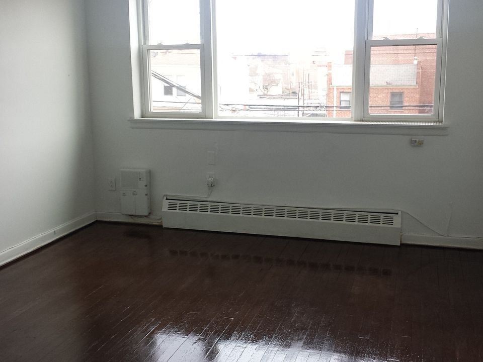 1st image of 1568 Benson Ave #2