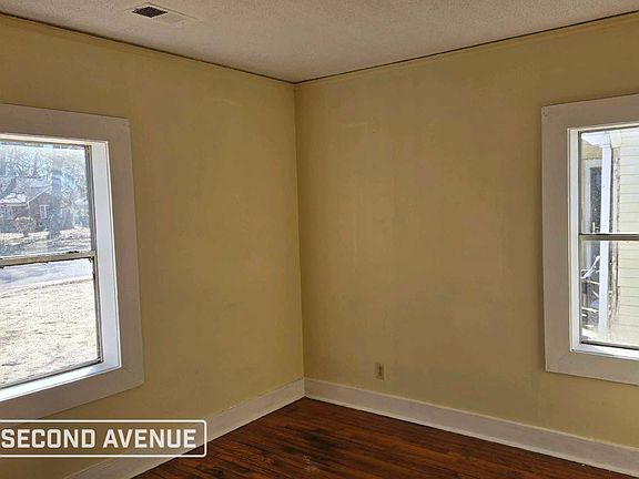 4th image of 2730 Barron Ave
