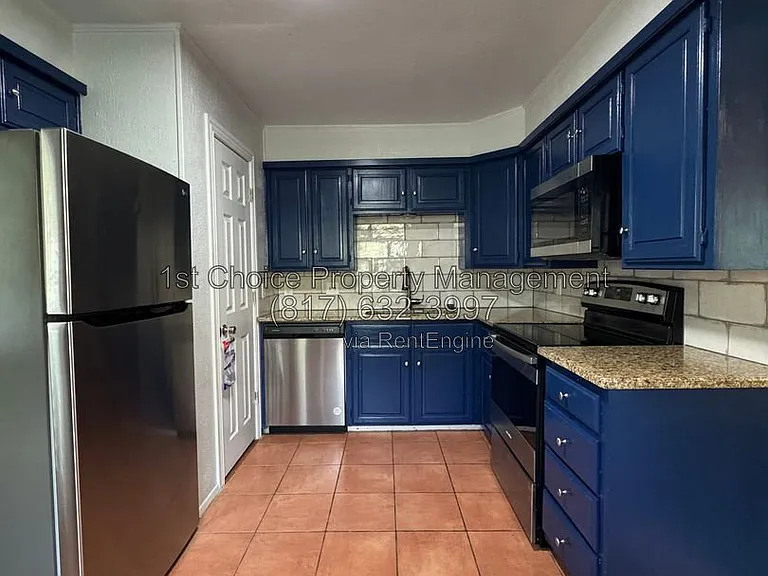 3241 Sandage Ave — Photo 7