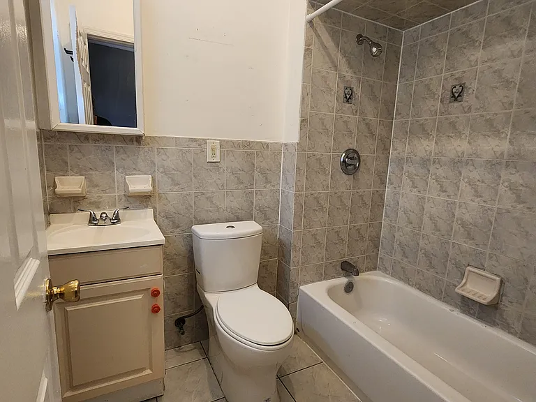 66 Vincent St #2 — Photo 17