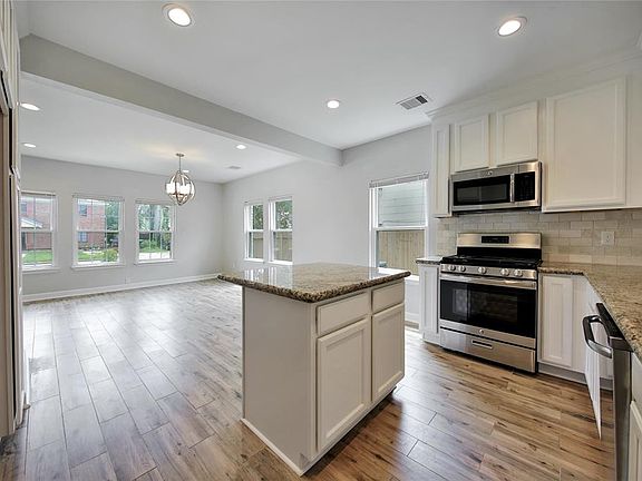 4th image of 2616 Rosewood St