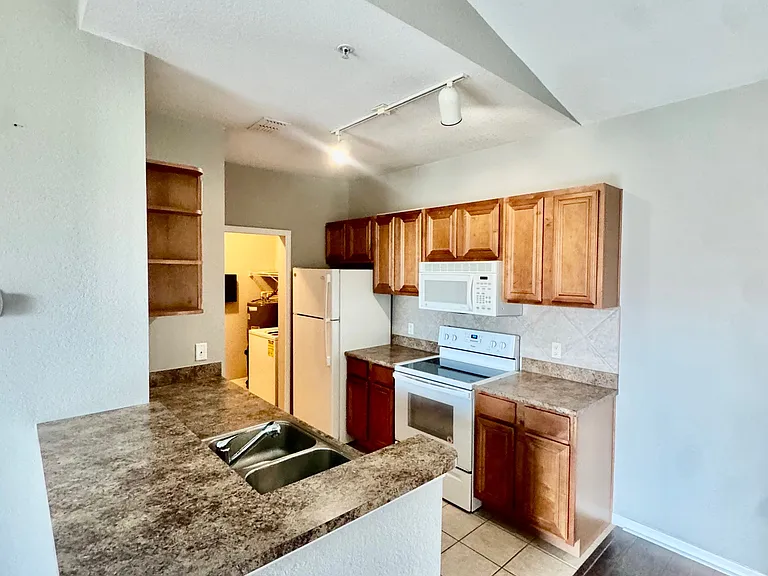 8387 38th Street Cir E #304 — Photo 7