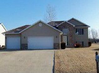 302 Terrace View Dr, Litchfield, MN 55355