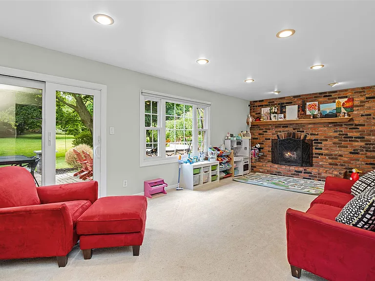 16610 Old Bedford Rd — Photo 19
