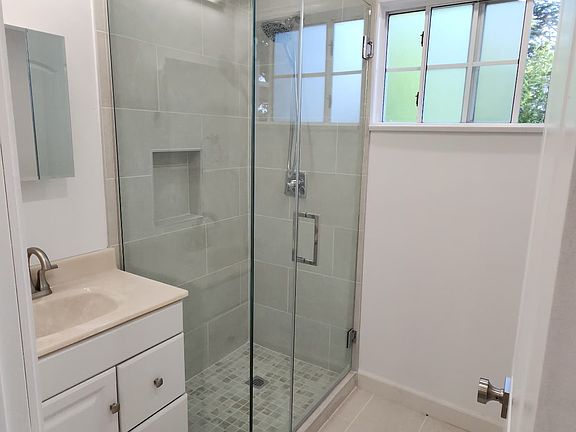 5th image of 5438 Briggs Ave