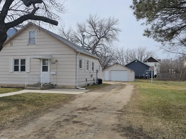 824 S 12th St, Aberdeen City, SD 57401