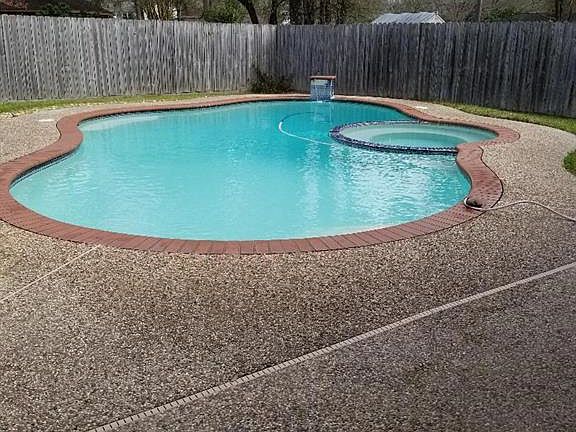 4th image of 9607 Upwood Dr