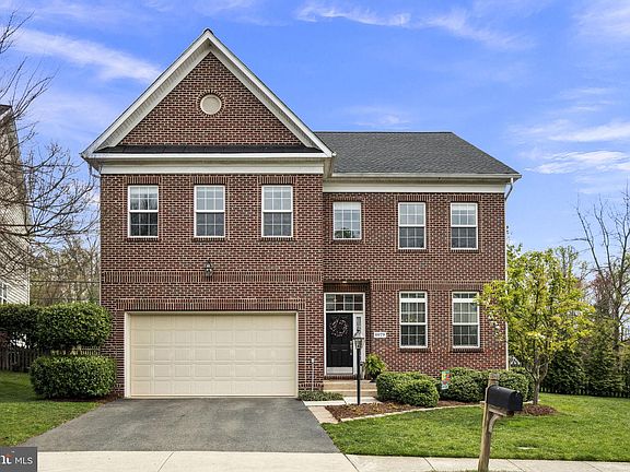 3rd image of 6079 Piney Woods Ct