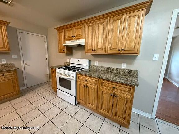 4th image of 420 Champlin St