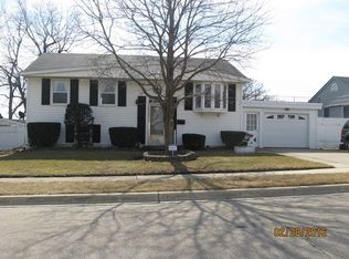 105 Ambassador Ave, Romeoville, IL 60446