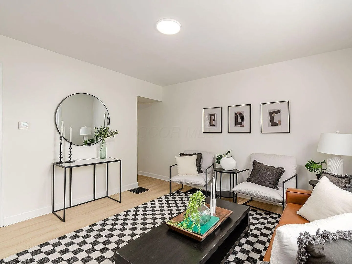 2 Bedroom Completely Remodeled Home — Photo 3