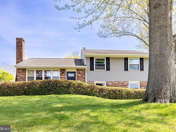 3rd image of 111 Brookside Rd