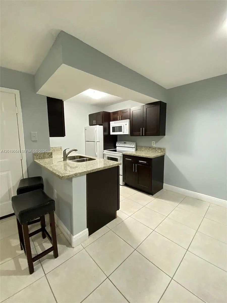 Building Photo - 15551 SW 104th Ter #8111