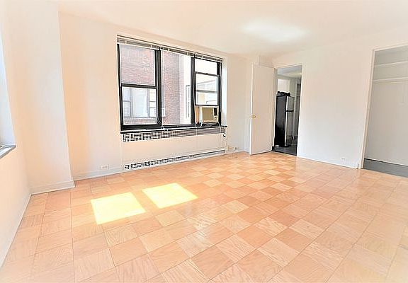 5th image of 108 E 38th St APT 900