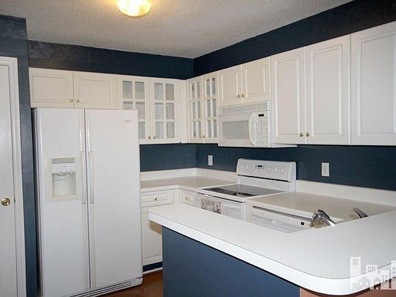 4th image of 4105 Breezewood Dr APT 202