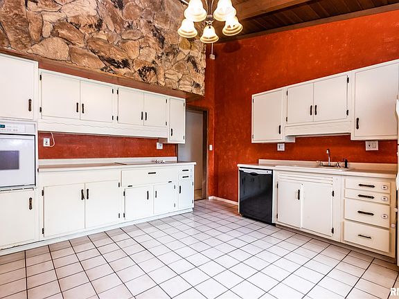 4th image of 2805 W Pine Hill Ln