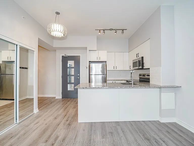 11611 Yonge St #728 — Photo 23