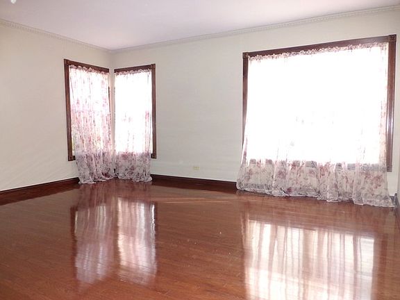 4th image of 2 Hollyhock Ct