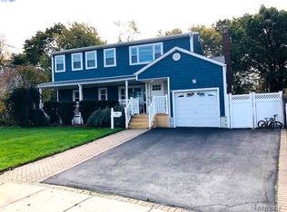 1197 Ott Ln, Merrick, NY 11566