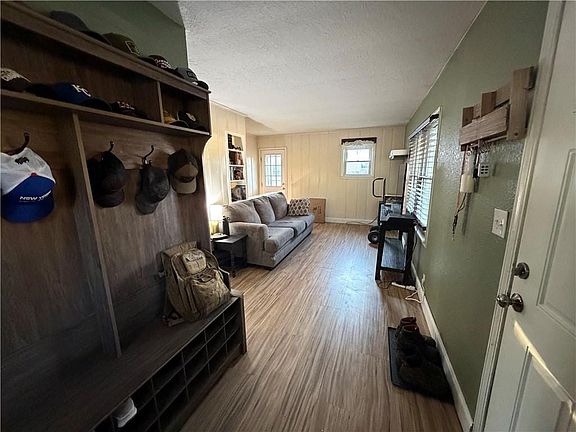 2nd image of 810 Pine St