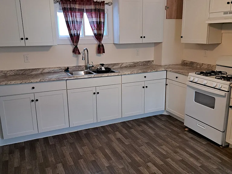 155 W Oneida St — Photo 1