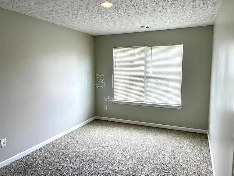 225 Forrest Ln — Photo 12