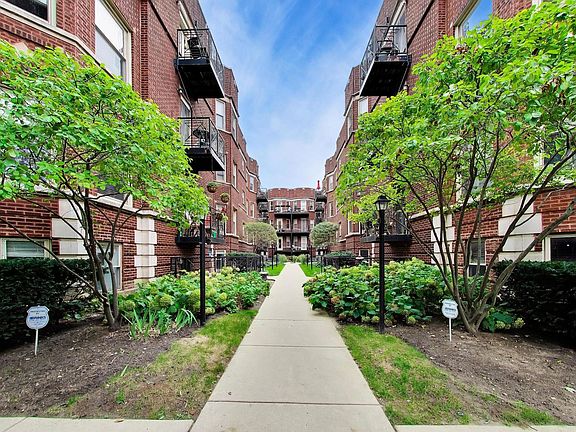2nd image of 1340 W Greenleaf Ave APT 3G