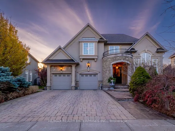 683 Canyon St, Mississauga, ON L5H 4L9