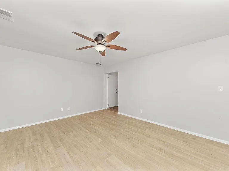 11 Lawndale Ave — Photo 6