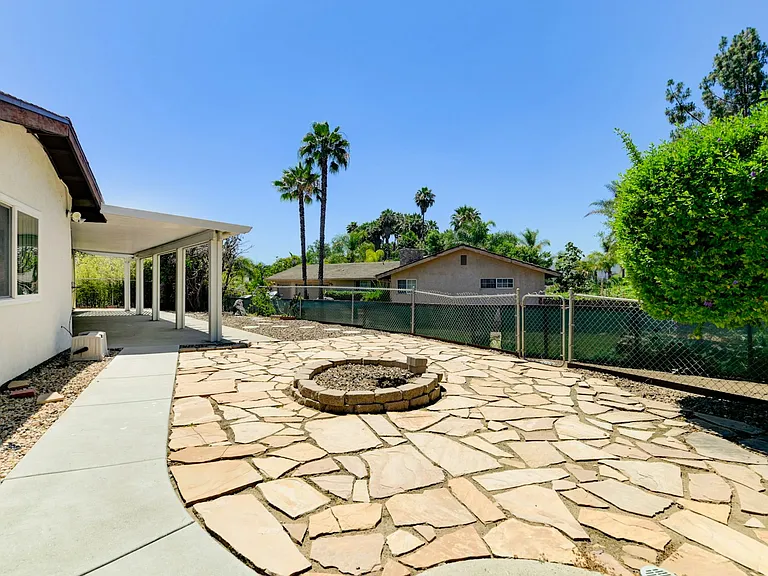 1531 Sundale Rd — Photo 28