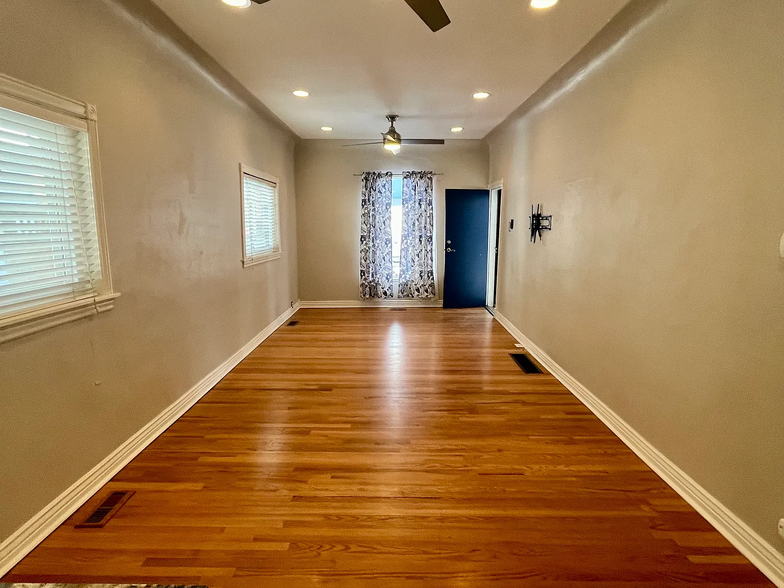 2 bed, 1006 sqft, $3,100 — Photo 4