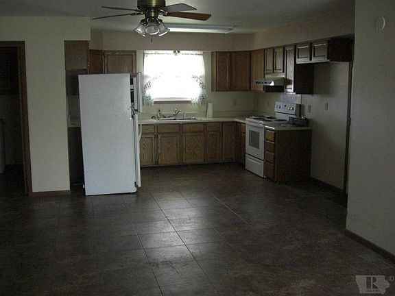 3rd image of 842 Airport Dr