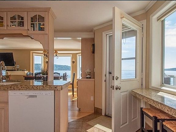 4th image of 9423 Sunrise Beach Dr NW