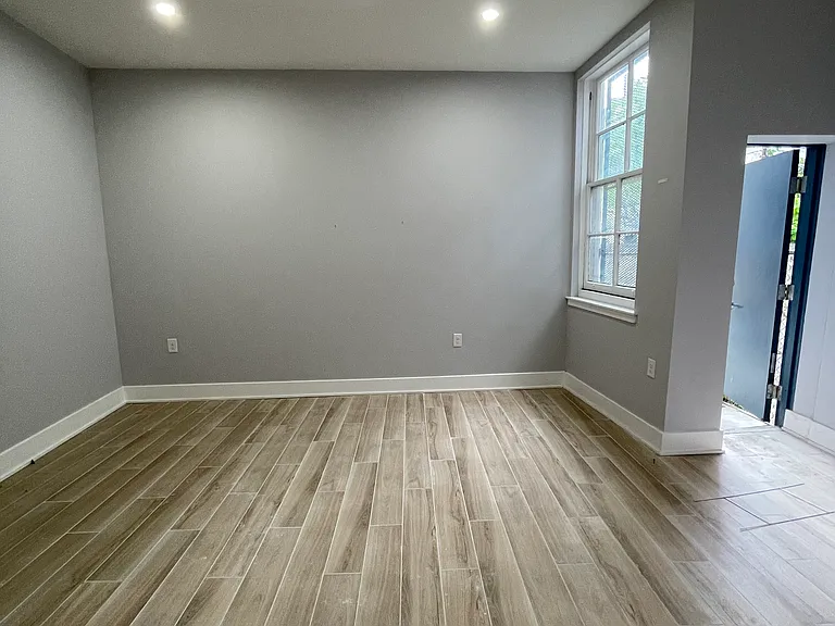929 Marlborough St #27 — Photo 30