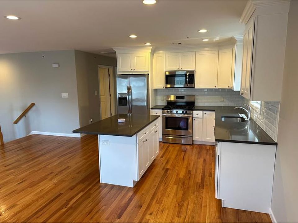 1st image of 510 Marconi Blvd Unit 14