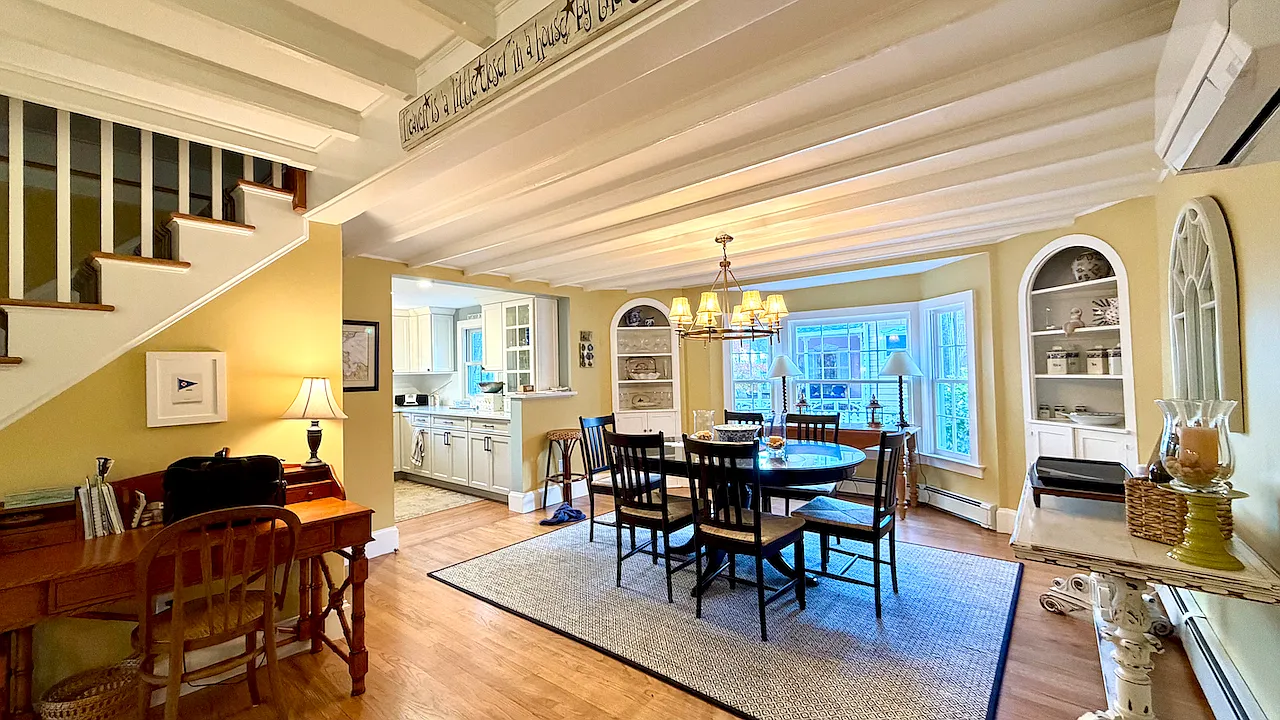 Shelter Island Heights Summer Cottage — Photo 3