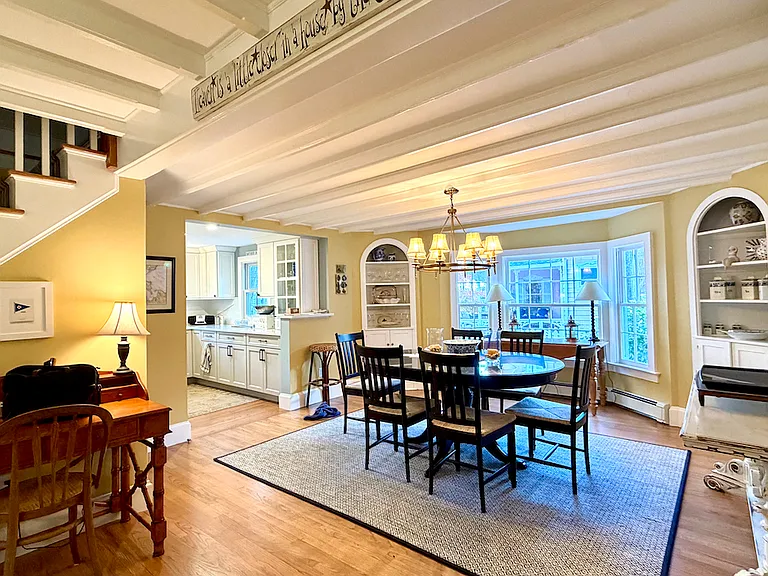 12 Wesley Ave — Photo 3
